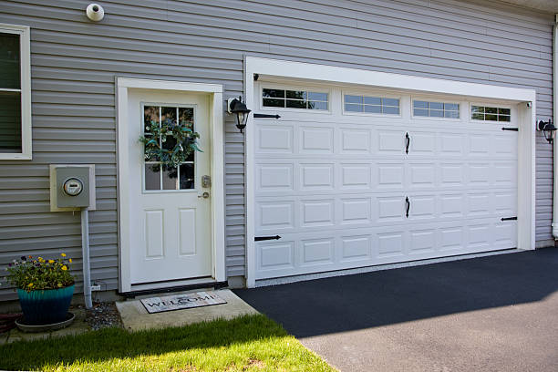 24/7 Emergency Garage Door Panel Replacement experts in Bainbridge, OH